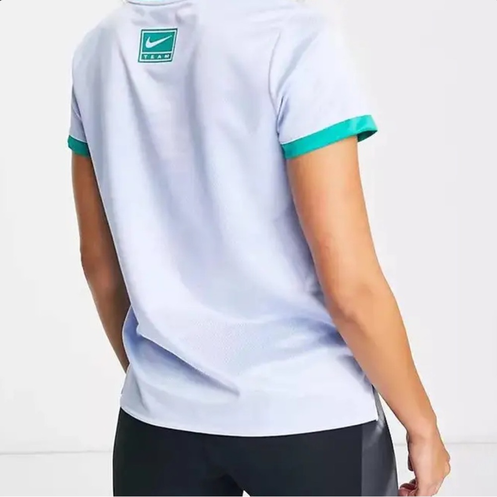 NWOT Nike DriFit Heritage Logo Tee - Picture 2 of 8